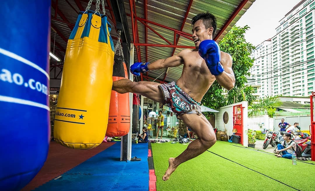 Guide to Heavy Bag Training for Muay Thai – YOKKAO