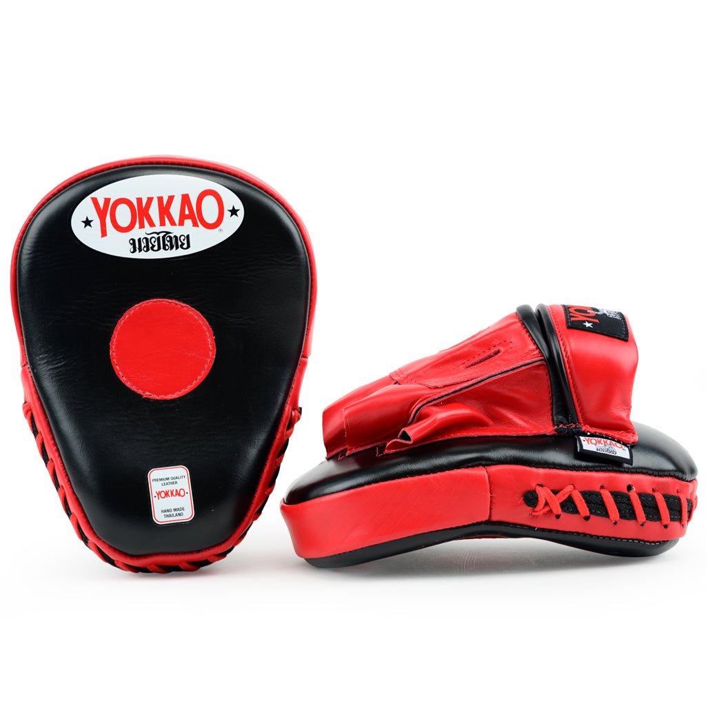 YOKKAO Curved Focus Mitts Black/Red - YOKKAO