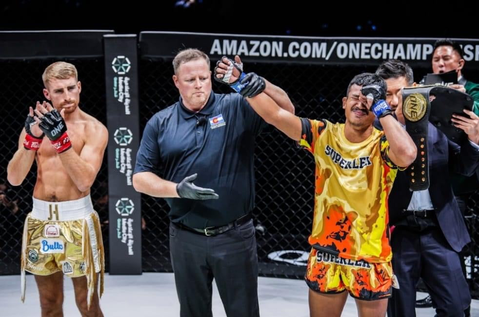 SUPERLEK Muay Thai fight wins ko world champ