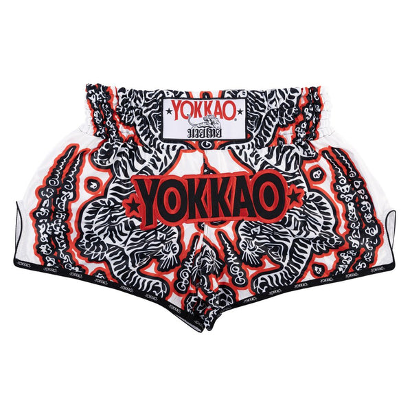 YOKKAO ボクシングショーツ ホワイト/ブラック/レッド YOKKAO Sak Yant Muay Thai Shorts | Tiger Motif Satin Fight Gear