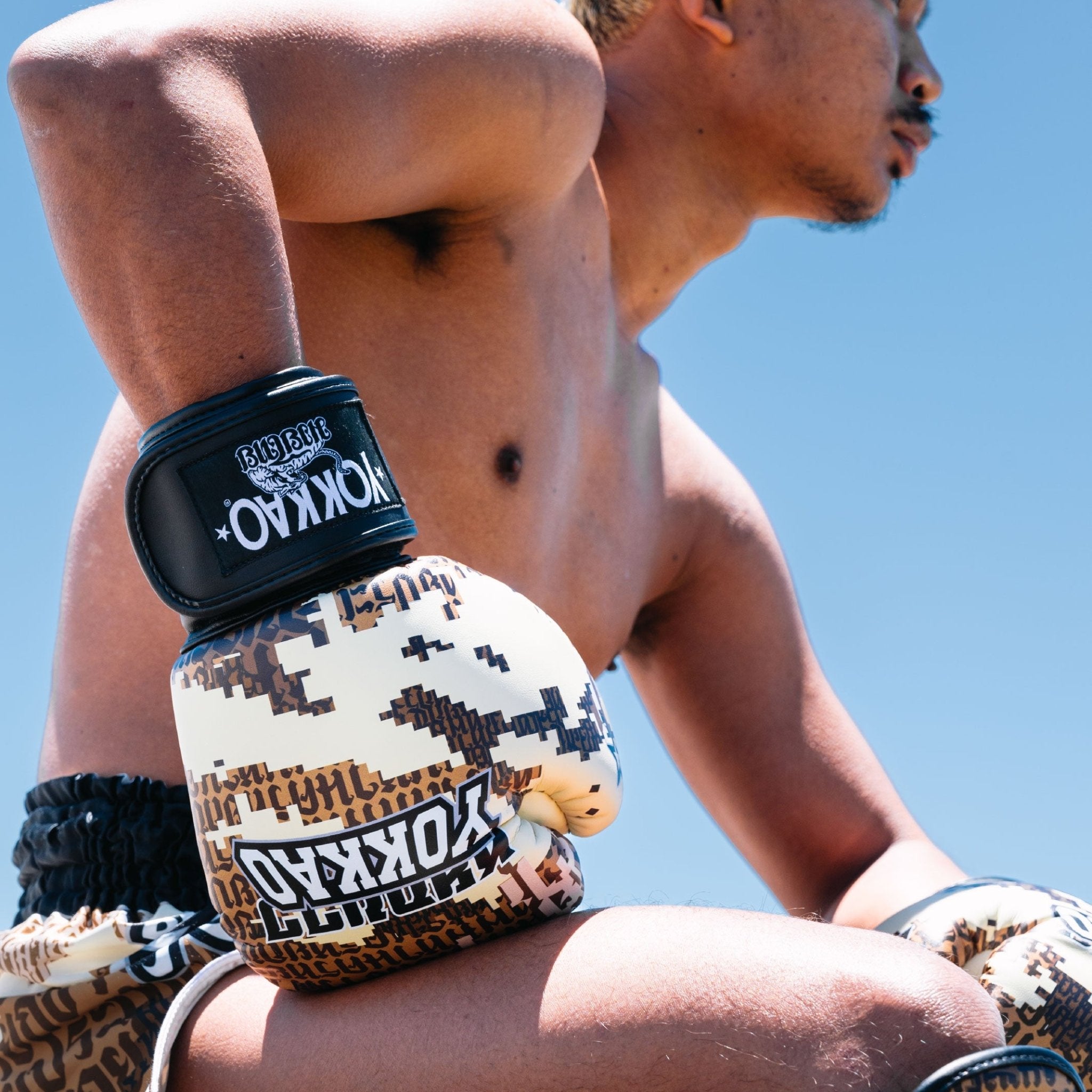 ヨ*シ様 YOKKAO YOKKAO 'Lettering' Muay Thai Gloves - Leather